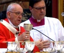 El Papa Francisco preside una misa anual por cardenales y obispo fallecidos