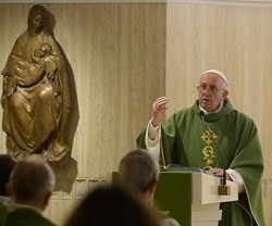 El Papa Francisco en Santa Marta utiliza ejemplos de las Escrituras para predicar