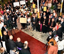 El patriarca Sako lideró una protesta a la que se adhirieron otros grupos cristianos y musulmanes.