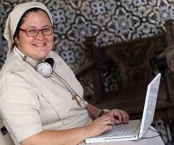Xiskya Valladares, monja tuitera y apasionada de la evangelización creativa en Internet