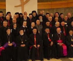 Obispos de los distintos ritos católicos de Oriente reunidos en Líbano a mediados de noviembre de 2015