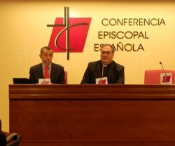 Giménez Barriocanal y Gil Tamayo presentan los frutos de la plenaria de los obispos de noviembre de 2015