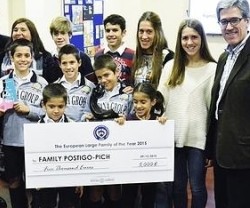Buena parte de los Postigo Pich acudieron a recoger el cheque, aunque donaron el premio a proyectos de ayuda a las familias