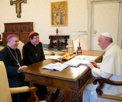 Rodríguez Carballo y Braz de Aviz con el Papa Francisco... han colaborado en el documento sobre consagrados pedido por Benedicto XVI