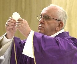 El Papa Francisco predica en Adviento sobre la pobreza y austeridad