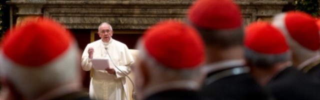 El Papa Francisco en sus discursos navideños exhorta a la Curia a trabajar con más esfuerzo y sabiduría cristiana