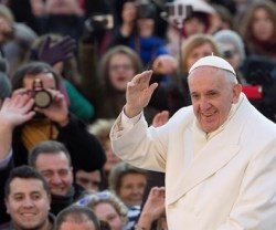 El Papa Francisco en una catequesis navideña anima a entender al Niño Jesús mirando a otros niños