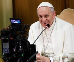 El Papa Francisco grabando un mensaje de vídeo - se ha dirigido al Congreso Eucarístico con un videomensaje