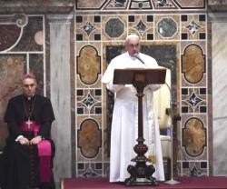 El Papa lee su discurso al cuerpo diplomático de inicio de año 2016