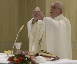 El Papa Francisco celebra misa casi cada día en la capilla de la residencia Santa Marta