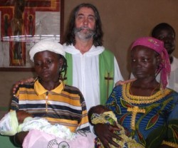 El sacerdote misionero Mauro Armanino desde Níger - los cristianos perdonan, pero piden justicia y reparación