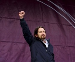 Pablo Iglesias lidera la formación de izquierda populista Podemos, que con sus aliados suma un 20 por ciento de votos en España