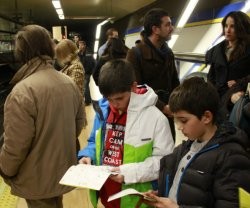 Si papá, mamá y tres niños mayores de 4 años van en metro por Madrid y vuelven se gastan 12 euros mínimo cada vez