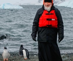 El Patriarca Kirill de Moscú en una isla cercana a la base rusa Bellinghausen, en la Antártida