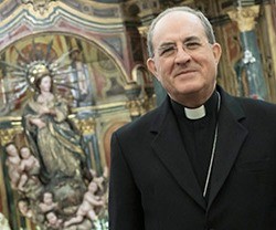 El arzobispo Asenjo, de Sevilla, ha sido profesor de Historia de la Iglesia y no le asustan los avatares políticos