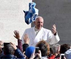 Como cada miércoles el Papa Francisco se mezcló con la gente en su catequesis en Plaza San Pedro