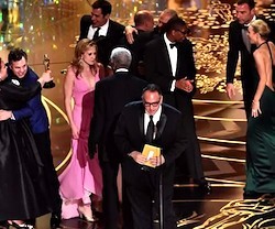 Michael Sugar dijo las primeras palabras de recepción del Oscar.