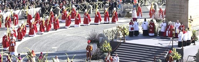 Misa de Domingo de Ramos con el Papa Francisco en la Plaza de San pedro - el Pontífice recuerda a los prófugos y migrantes, despreciados como Jesús