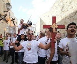 Cristianos árabes de Tierra Santa, alegres en peregrinación a Jerusalén