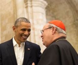 El cardenal Ortega habla con el presidente Obama en la catedral de La Habana