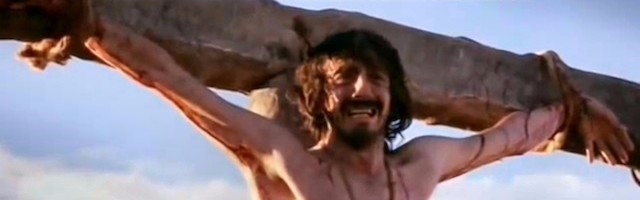 San Dimas, el buen ladrón en un fotograma de la película La Pasión de Cristo