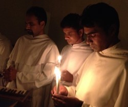 Oración de católicos y musulmanes en el Centro por la Paz de los dominicos en Lahore