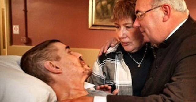 Enfermo y tras 24 años en la cárcel, se bautizó y recibió el perdón de la viuda de su víctima