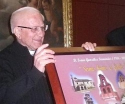 Don Isaac González, con 100 años, sigue asiduo a la oración y al servicio a los hermanos