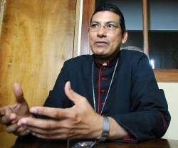 Jorge Solórzano Pérez (obispo de Granada) denuncia en la carta pastoral los atropellos a los derechos humanos, el desempleo y la pobreza
