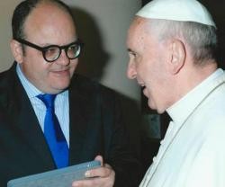Gustavo Entrala con el Papa Francisco en una visita al Vaticano