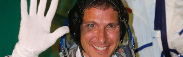 Mike Hopkins llevó a la Estación Espacial Internacional el Santísimo Sacramento y comulgó 24 veces