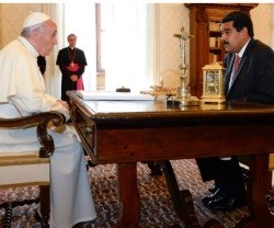 El Papa Francisco y Nicolás Maduro en un encuentro en el Vaticano... el Papa intenta mediar en Venezuela