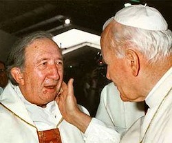 Luigi Giussani, en un acto con San Juan Pablo II a mediados de los años 90.