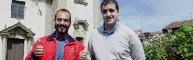 José Ramón Ordiz y Marcos Argüelles acuden cada domingo a la Parroquia de San Pedro de La Pola para ayudar en la Eucaristía y la catequesis