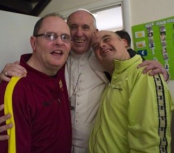 El Papa quiso visitar por sorpresa el centro de discapacitados