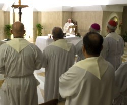 En sus homilías en Santa Marta el Papa Francisco pide reconocer los propios pecados y miserias