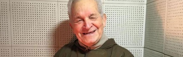 El padre capuchino Luis Dli sigue confesando mañanas y tardes a sus 89 años, sin parar... ha inspirado al Papa Francisco