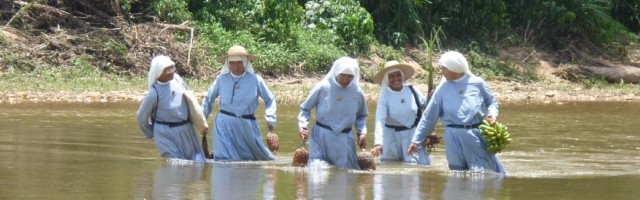 Las Misioneras de Jesús Verbo y Víctima, congregación fundada en Perú en 1961, sirven en los lugares más desatendidos de América Latina, donde no hay sacerdote