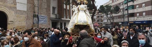 Procesión con la Virgen de la Paz por las calles de Alcobendas en marzo de 2022