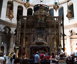 Tras un acuerdo entre católicos, ortodoxos y armenios, comienzan la restauración del Santo Sepulcro