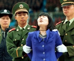 Una mujer de Guanzhou, sur de China, poco antes de ser ejecutada - el gigante comunista es el que más penas de muerte aplica
