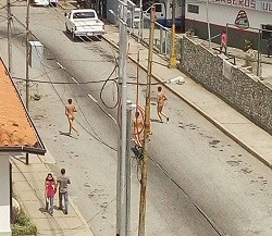 Un grupo de chavistas ataca, veja y desnuda a seminaristas menores en Venezuela