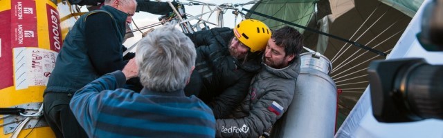 El padre Fiódor Kóniujov salió así de su globo el pasado sábado 23 de julio, tras completar la vuelta al mundo en 11 días