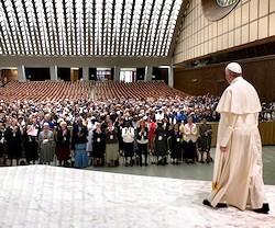 El Papa, con las superioras generales en el encuentro del 12 de mayo.