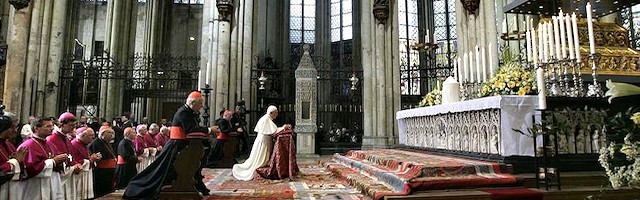 Benedicto XVI veneró las reliquias de los Reyes Magos en su visita apostólica a Colonia de 2005.