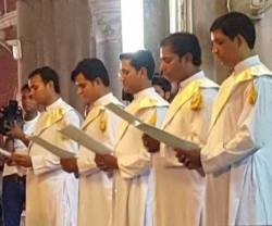 Los 5 nuevos sacerdotes en Lahore... aumentan las vocaciones sacerdotales