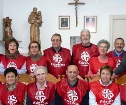 Voluntarios de la Cáritas Interparroquial de La Bañeza - atienden a 125 familias en esta ciudad leonesa de 10.000 habitantes
