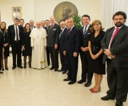 Francisco con delegados del Congreso Judío Mundial en el Vaticano