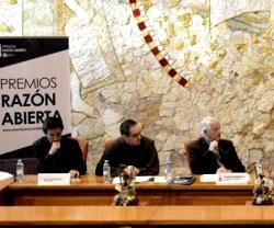 Lombardi -a la derecha- en la presentación en Madrid de los Premios Razón Abierta