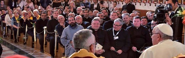 El encuentro con los consagrados fue ocasión para uno de los pronunciamientos más duros del Papa contra la ideología de género.